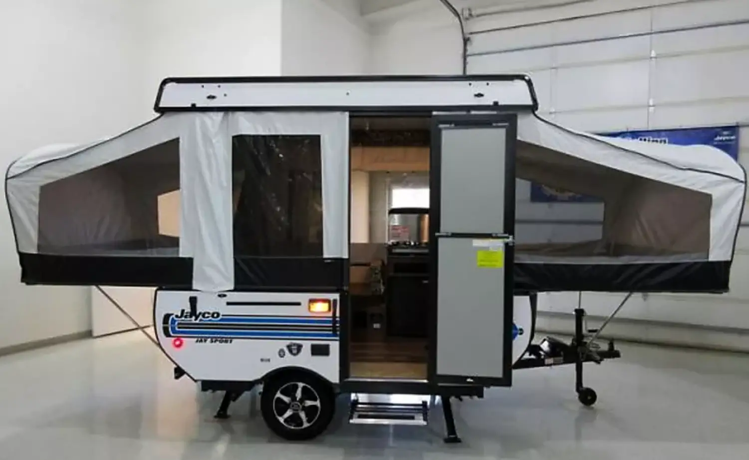 garageable travel trailer with bathroom